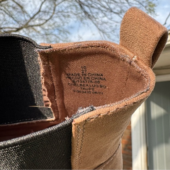 Old Navy Slip On Chelsea Boots - Picture 5 of 6